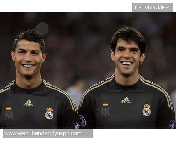 回顾2009年皇马夏窗引援盛宴C罗卡卡本泽马与阿韦洛亚齐聚伯纳乌